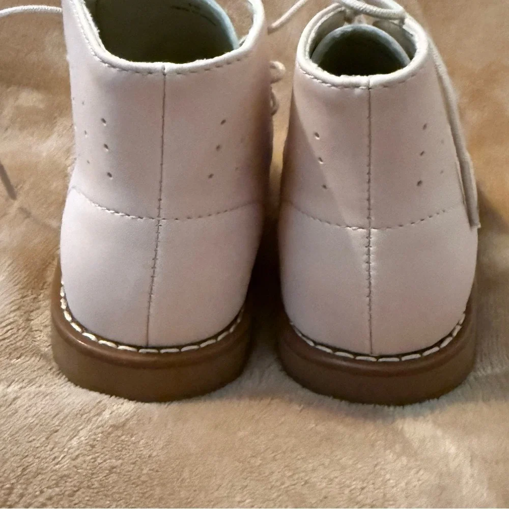 Rylee + Cru Kids Cream Faux Leather Lace Up Desert Ankle Boots Size 10